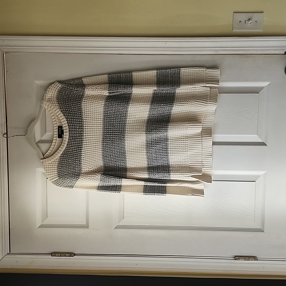 Like new a.n.a sweater